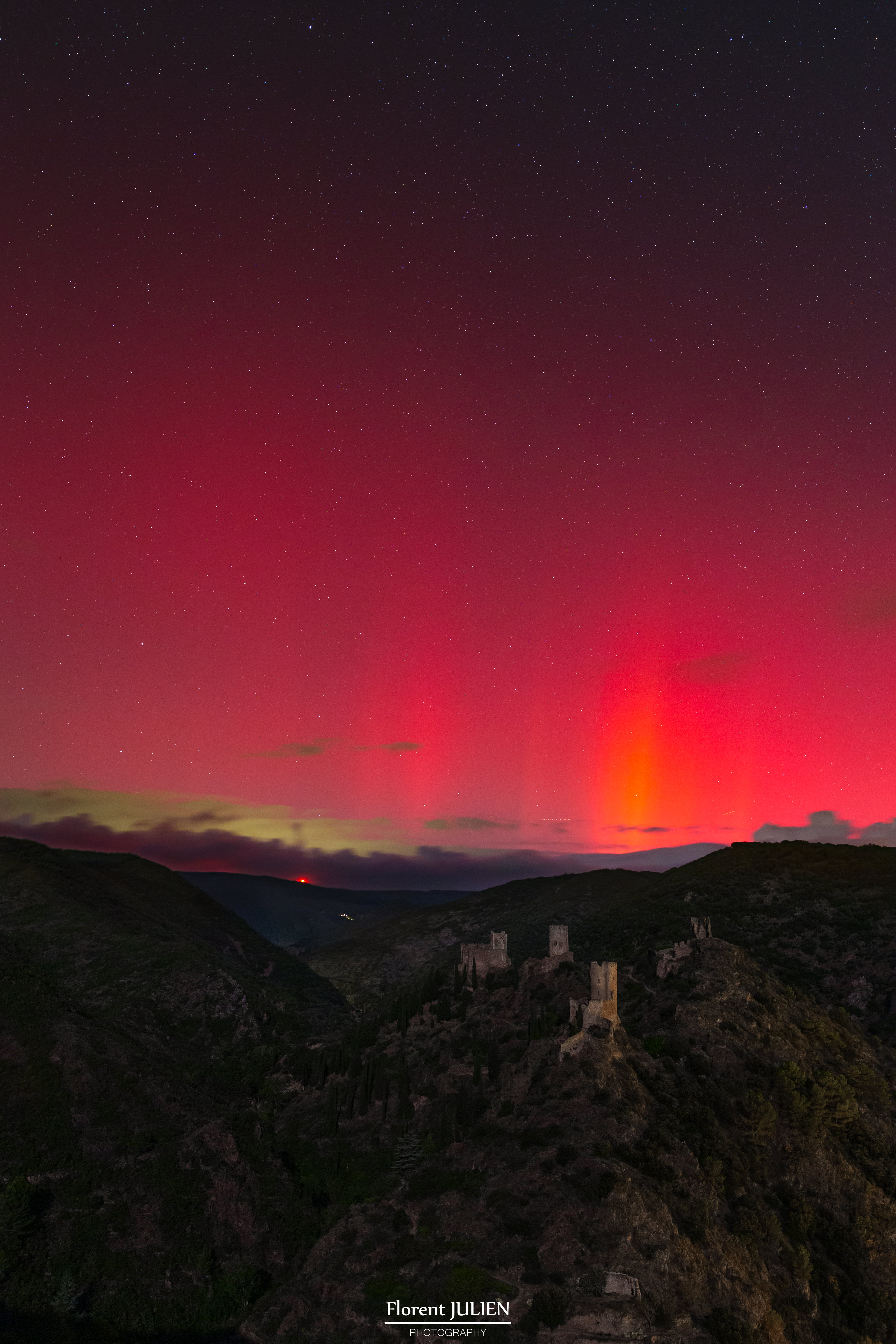 Aurore Boréale au dessus des quatre châteaux de Lastours
