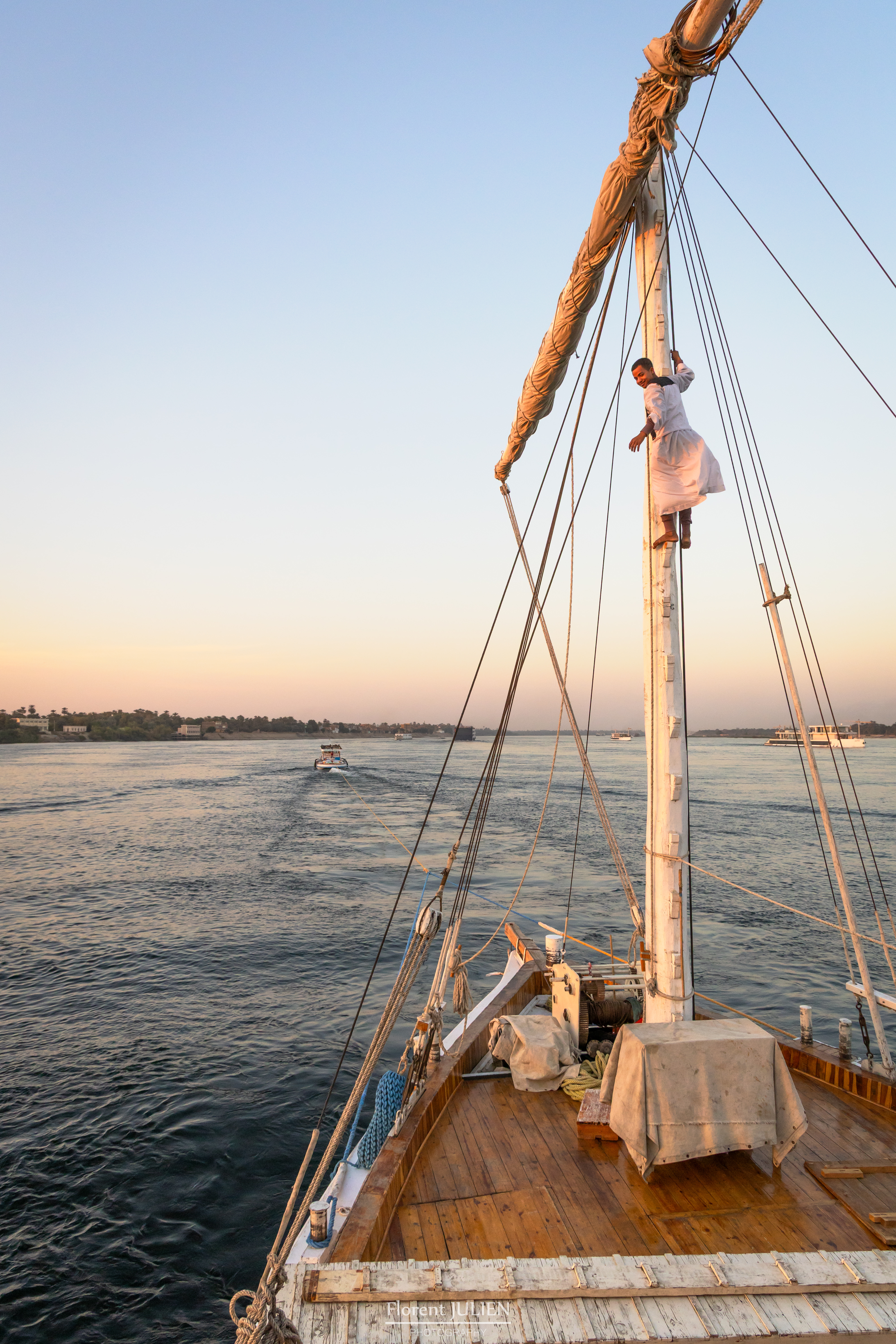 Préparation des voiles sur la Dahabiya
